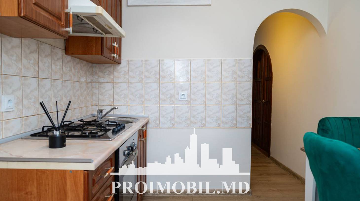 https://images.proimobil.md/C9S2kmzLXNdxmoOGCgCOr65y2Yb8js442YHUmAmFSgU/watermark:0.75:so:0:30:0.39/resize:fill:1460:816:1/gravity:ce/bG9jYWw6Ly8vZXN0YXRlL2xyLzhlYjZjNTQzLWZiODctNDhkMS1hOTc4LTM3YmZmOWRlNDczNC5qcGVn