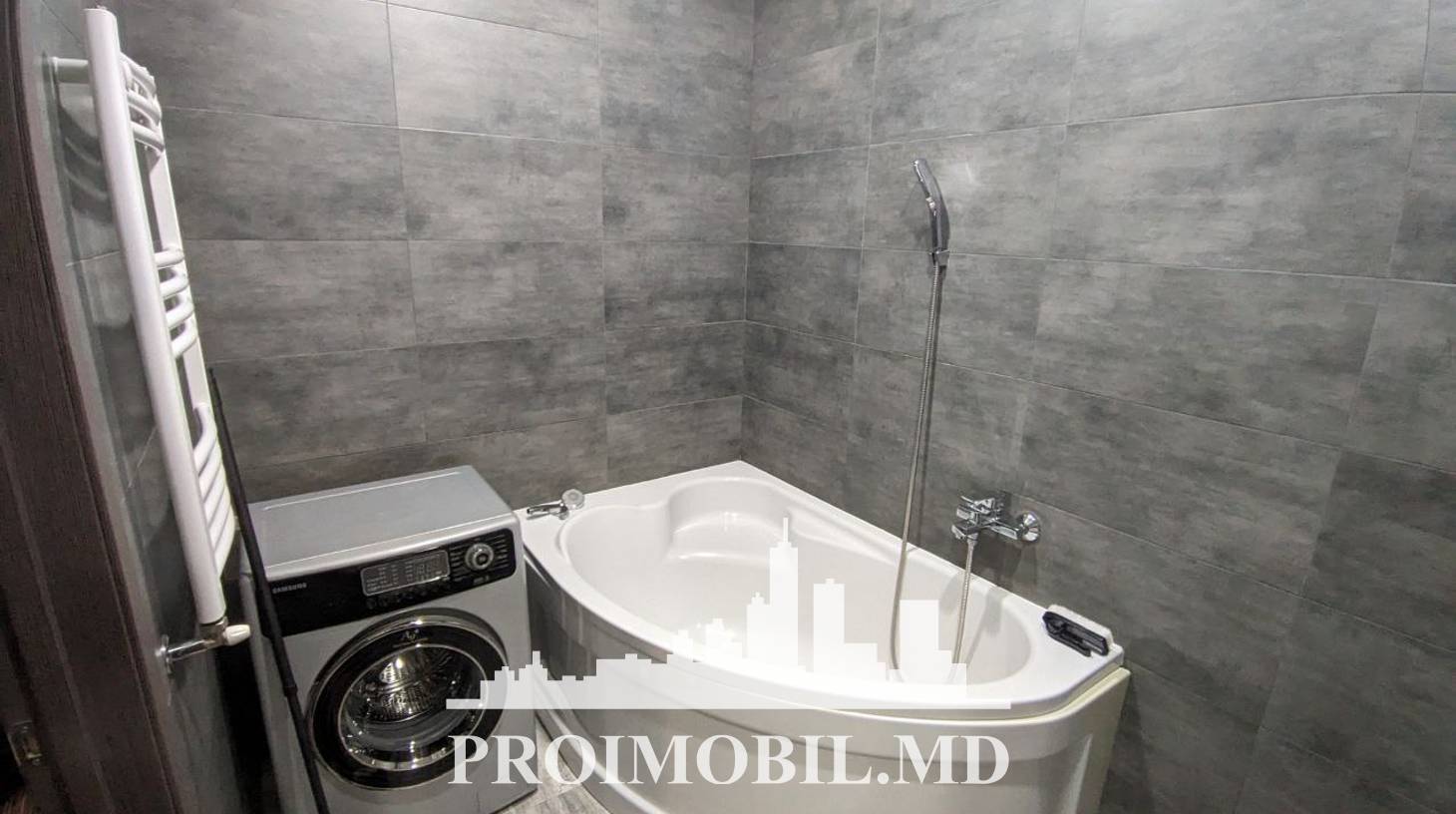 https://images.proimobil.md/CBqZg9D15it7i8LQyNWTPTmHAzuic3xqTPmtaQkOYsM/watermark:0.75:so:0:30:0.39/resize:fill:1460:816:1/gravity:ce/bG9jYWw6Ly8vZXN0YXRlL2xyL2U0MDUxNjYyLWI2YTgtNDY1NC1iMGM0LTZkMTJlMjczMzNmMC5qcGVn