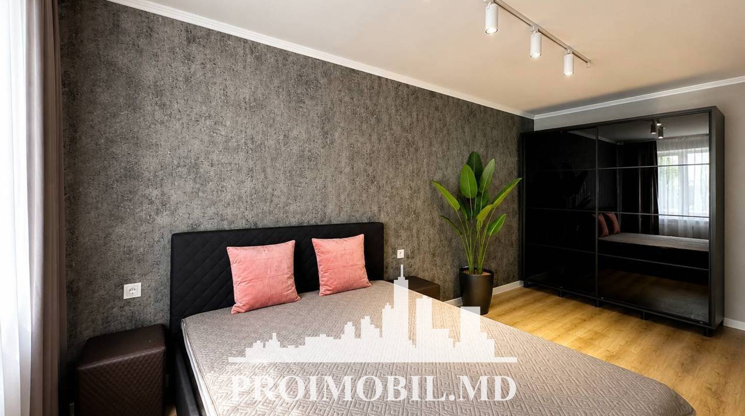 https://images.proimobil.md/CD7fYwqs3r86uvvgDm1uVuT1Wrrs8mpzKR9AEVPbpHg/watermark:0.75:so:0:30:0.39/resize:fill:1460:816:1/gravity:ce/bG9jYWw6Ly8vZXN0YXRlL2xyL2NiNjNiYmE3LWU4ZjQtNDUzMS05ZmQwLWZiYzJjMmJjNDBiOS5qcGVn