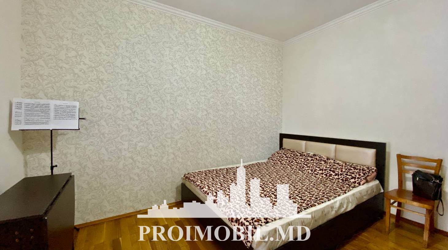 https://images.proimobil.md/CFQrQIVsUjvIegqQ3l7K4uAEd3WbFZbstvyRQfjTbMk/watermark:0.75:so:0:30:0.39/resize:fill:1460:816:1/gravity:ce/bG9jYWw6Ly8vZXN0YXRlL2xyL2I1ZmU5MmIxLTcyYTQtNDBiNy04OGQyLWIxODRmOGQ1MWM5OS5qcGVn