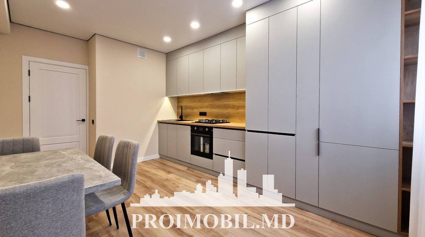 https://images.proimobil.md/CFym5m1UUJooVHG_RCzSHuJtIN6KBwI0QBJB_4dhz1I/watermark:0.75:so:0:30:0.39/resize:fill:1460:816:1/gravity:ce/bG9jYWw6Ly8vZXN0YXRlL2xyLzMxNzkzZTQ3LTg3NGYtNDExNC1hNjhmLTFmNWEzMzBkN2NiNS5qcGVn