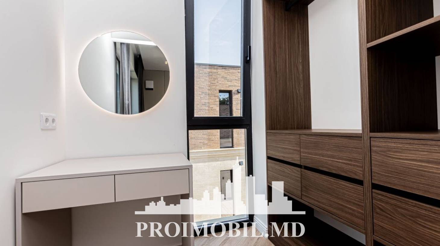 https://images.proimobil.md/CIWpOQrMxd4S0r052RlcTFg5URpm0JHBctx7iVce7QA/watermark:0.75:so:0:30:0.39/resize:fill:1460:816:1/gravity:ce/bG9jYWw6Ly8vZXN0YXRlL2xyLzJmMGNiNGU1LTBmZjAtNGNlMS1iYzZmLWMyMDQzY2IwZDg1Mi5qcGVn