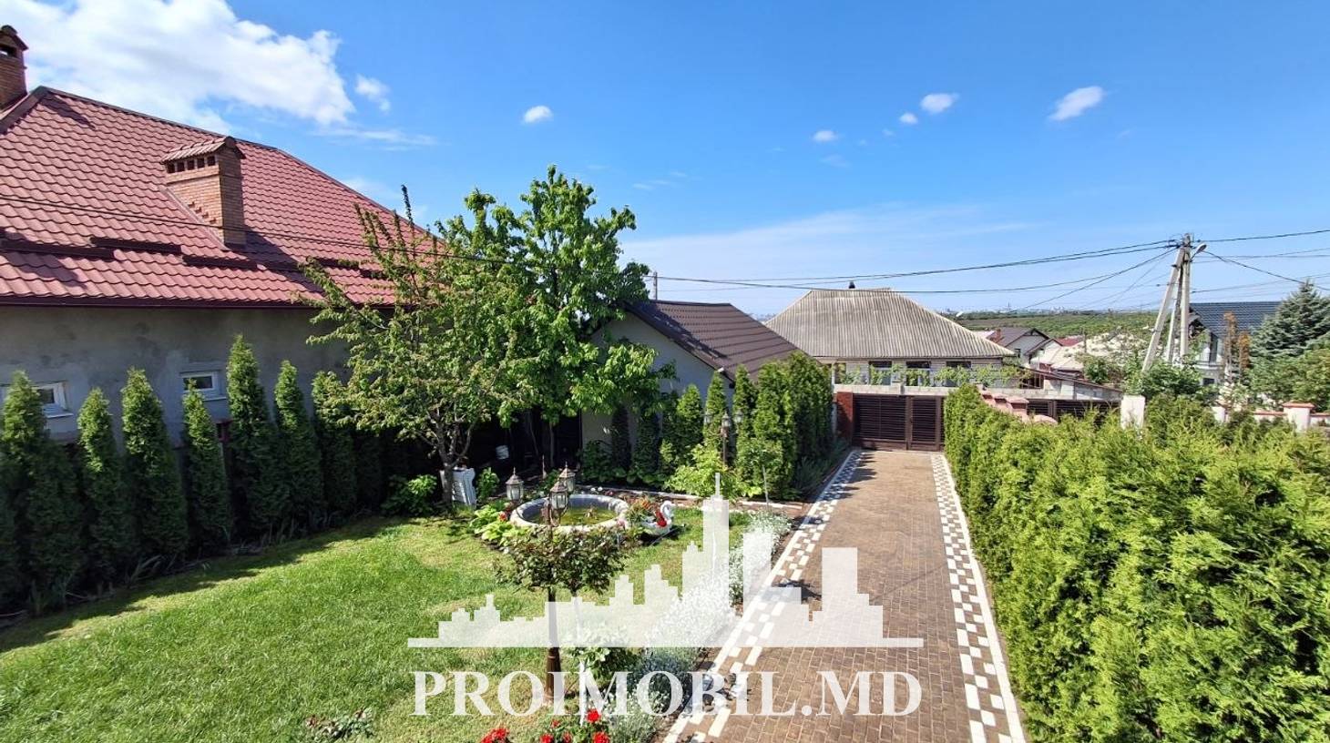 https://images.proimobil.md/CIn89d86W3fTtcH7djahJ2W5Qp1fhA7A10CW-AMMYE4/watermark:0.75:so:0:30:0.39/resize:fill:1460:816:1/gravity:ce/bG9jYWw6Ly8vZXN0YXRlL2xyL2Q3ZGM3NjQwLTkzMjYtNDQ5ZC1iMzQwLTJjYWE3OTFiYWZmMy5qcGVn