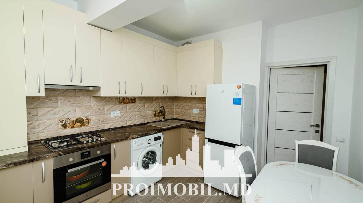 https://images.proimobil.md/CIpukDL9I5BxXQ942KVkpJzrShyrNWR8U1P-LFxjy5A/watermark:0.75:so:0:30:0.39/resize:fill:1460:816:1/gravity:ce/bG9jYWw6Ly8vZXN0YXRlL2xyL2FhNzliNThmLWFmM2QtNDNmYy05NDYzLTU3NjUyNjRhMzcwNi5qcGVn