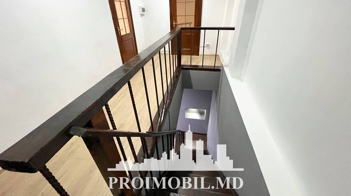 https://images.proimobil.md/CJ4ErAoz7TJ0J7L2omsLgfUf0TXoU1qYSMXwMaFcknM/watermark:0.75:so:0:30:0.39/resize:fill:1460:816:1/gravity:ce/bG9jYWw6Ly8vZXN0YXRlL2xyLzhmNjIxOWRiLTliYzUtNDM3Yy1hYmEzLTFhZGQ4ZWZiODc2ZS5qcGVn