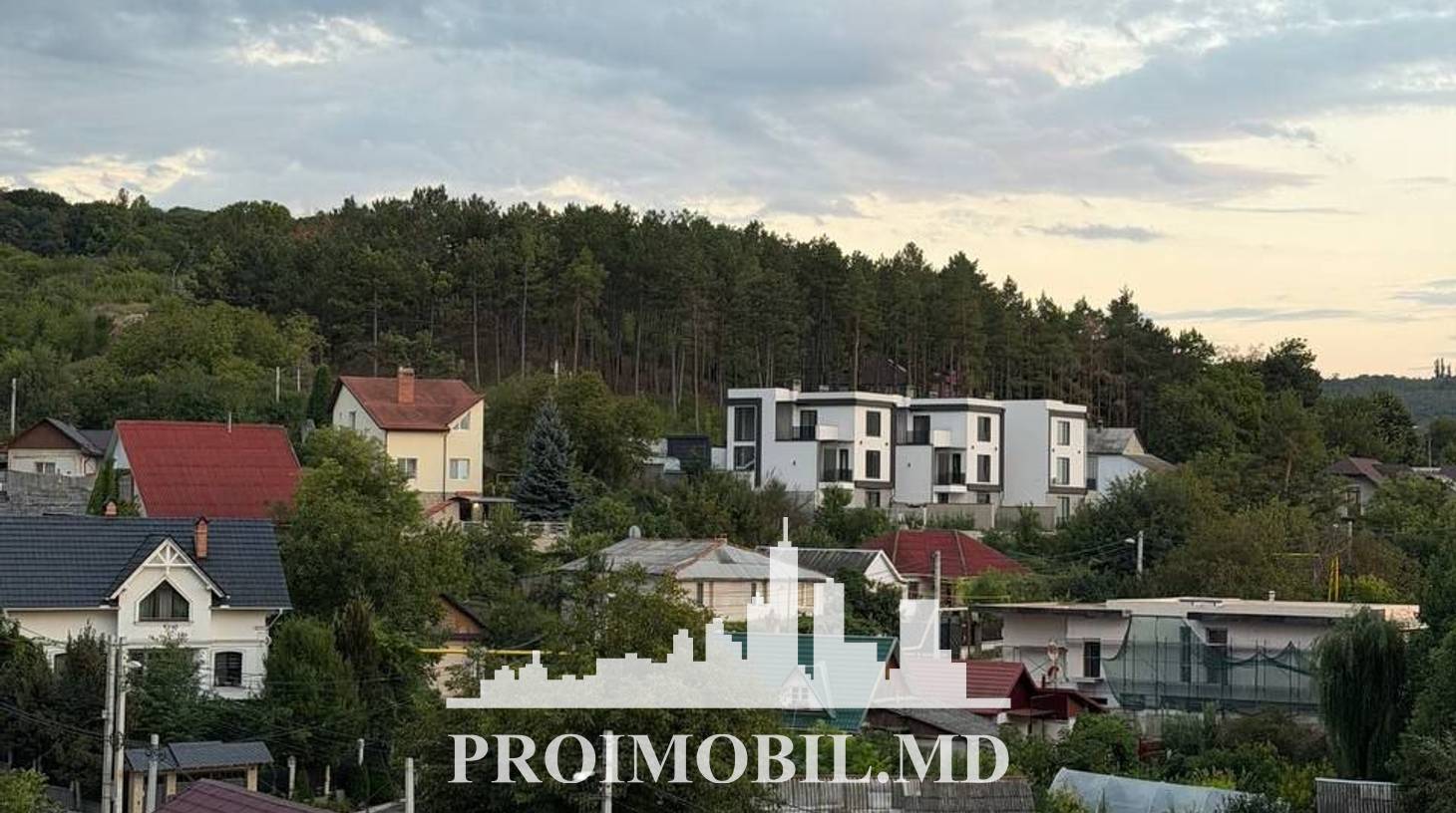 https://images.proimobil.md/CK8QkSjSONNTmV_vW6kT0BzPpZ_VCiLc9Tth1g9aLpk/watermark:0.75:so:0:30:0.39/resize:fill:1460:816:1/gravity:ce/bG9jYWw6Ly8vZXN0YXRlL2xyL2RjODI0NzNjLTM1MzAtNDUwZC04ZWJhLTMxOThiZTMzOGVmNi5qcGVn