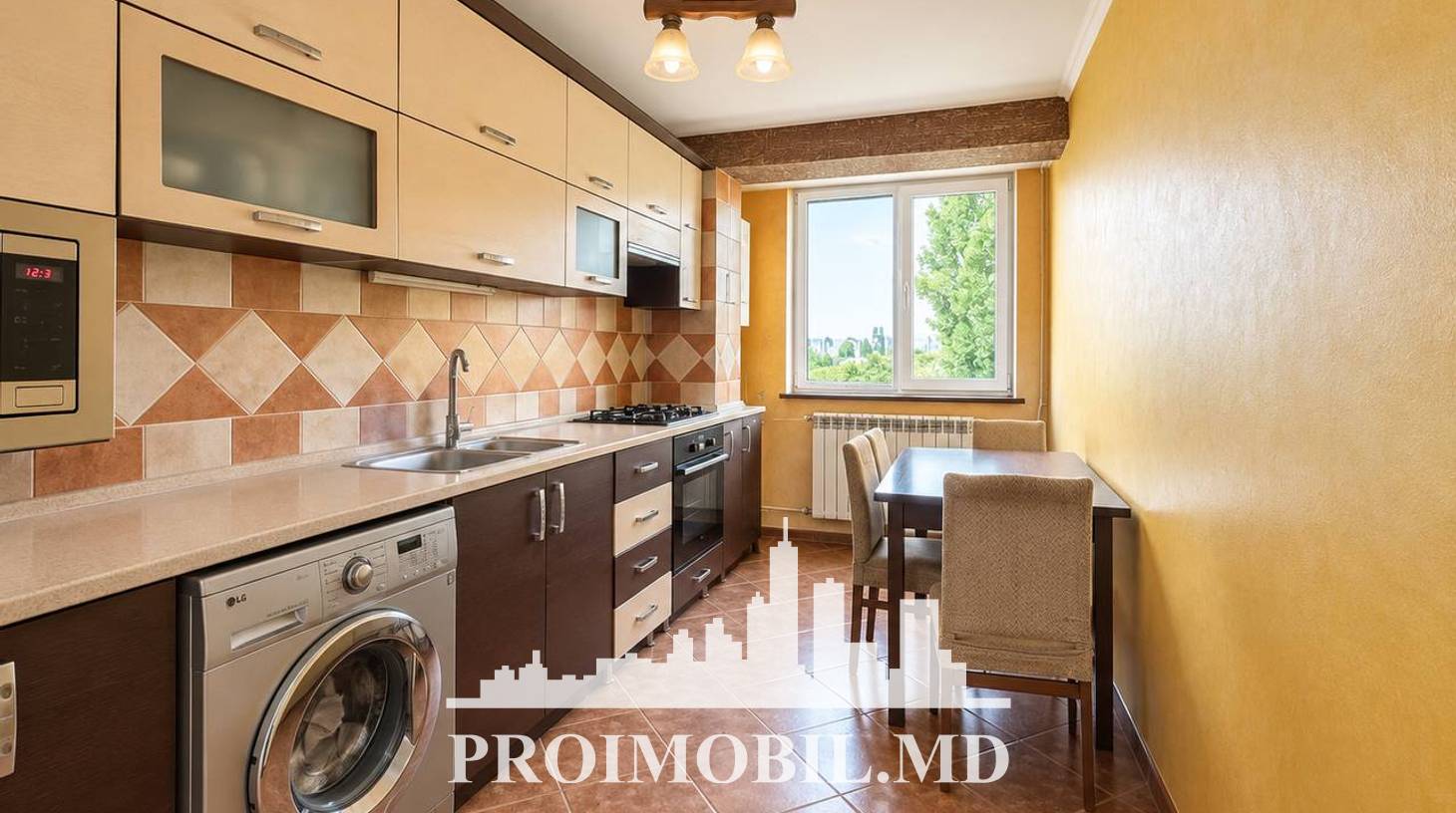 https://images.proimobil.md/CKESe4U9Ci9vp0EcUcMA3EuFvxvgO748TZFiNlqULJU/watermark:0.75:so:0:30:0.39/resize:fill:1460:816:1/gravity:ce/bG9jYWw6Ly8vZXN0YXRlL2xyLzU1NWYzYTMzLWJkYzYtNDVmZC1iZTIxLTllOWJkYzU5MGNmMi5qcGVn