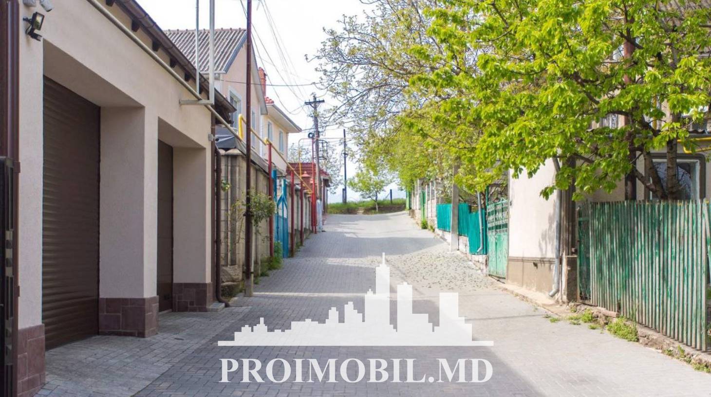 https://images.proimobil.md/CKYiS6IuQlRtK3Yk2SV1VfJogh3Tcxb7KOm4HblkHac/watermark:0.75:so:0:30:0.39/resize:fill:1460:816:1/gravity:ce/bG9jYWw6Ly8vZXN0YXRlL2xyLzk5ZDMxMTk5LTIyYmMtNGY0Ny04Zjk3LTZhMjc2ZmE3YTU4MS5qcGVn