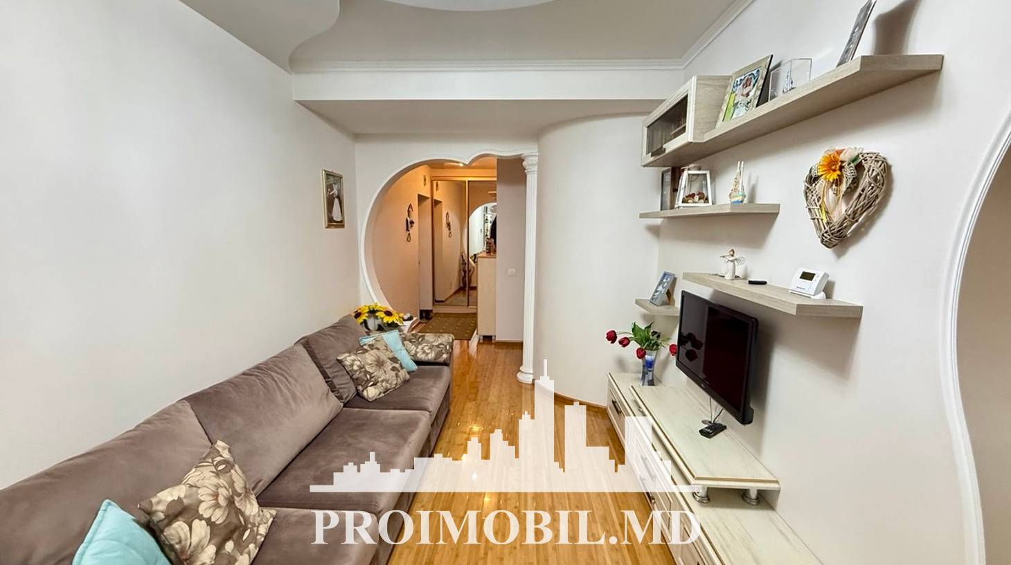 https://images.proimobil.md/CM26ow8OjufXIGDBNdUJci-3EIEUqVl7ozS_Zvx6Sdg/watermark:0.75:so:0:30:0.39/resize:fill:1460:816:1/gravity:ce/bG9jYWw6Ly8vZXN0YXRlL2xyLzc0ZGE0ZGE0LTBkYzItNGM0Yy1hZGM4LTkyZDlmZDBlOGRlNC5qcGVn