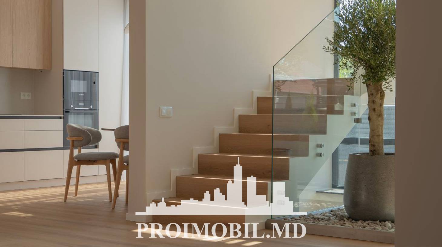 https://images.proimobil.md/CSMD7CvC7ErJCtnyEZ3f8OyoMhoy4Xq6IVT54rE6Lug/watermark:0.75:so:0:30:0.39/resize:fill:1460:816:1/gravity:ce/bG9jYWw6Ly8vZXN0YXRlL2xyLzk2YTkzNDU2LTBmZmMtNGI0Zi1hODExLWMxY2UzZGRmYjBlOC5qcGVn