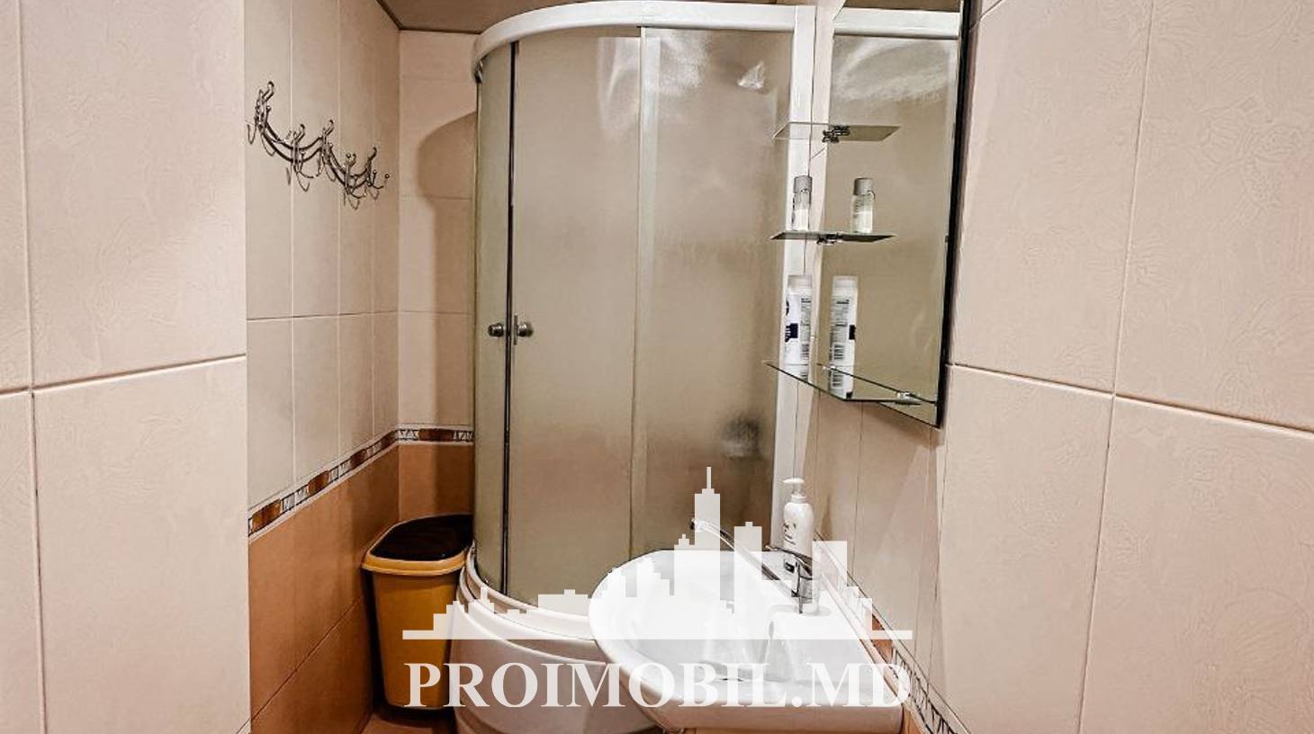 https://images.proimobil.md/CU34oEV4vlqMUbzXszAGvVm1OyE7Mbrrf10BYlN-eUI/watermark:0.75:so:0:30:0.39/resize:fill:1460:816:1/gravity:ce/bG9jYWw6Ly8vZXN0YXRlL2xyLzA3YmIwOTM3LTA1NGItNGM3Mi1iMmZhLTlhNzE0YmQ0ZGU1Mi5qcGVn