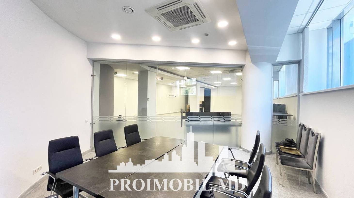 https://images.proimobil.md/CUOHUKH2JdtU-OeznHvJXmV9y2xVHvKm4qzI2rBCTfk/watermark:0.75:so:0:30:0.39/resize:fill:1460:816:1/gravity:ce/bG9jYWw6Ly8vZXN0YXRlL2xyLzYxN2M2MjYxLWVhYWMtNDcwYy1hMjk3LTJmOTNiOTA1YmIzZi5qcGVn