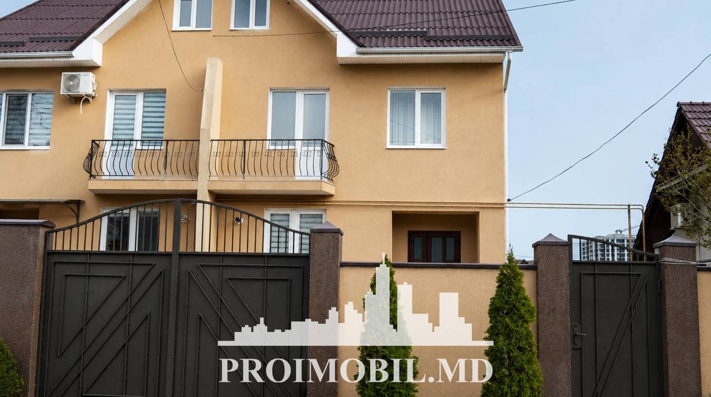 https://images.proimobil.md/CUnxQjWM5L-T_kJnHJsdfvQ-nNb8IODtfHZL5zHKAus/watermark:0.75:so:0:30:0.39/resize:fill:1460:816:1/gravity:ce/bG9jYWw6Ly8vZXN0YXRlL2xyL2U5ZWNjZWY3LTgwMTgtNGY1ZS1iZTdhLTY3NDE4NDhmZWI3Yi5qcGVn