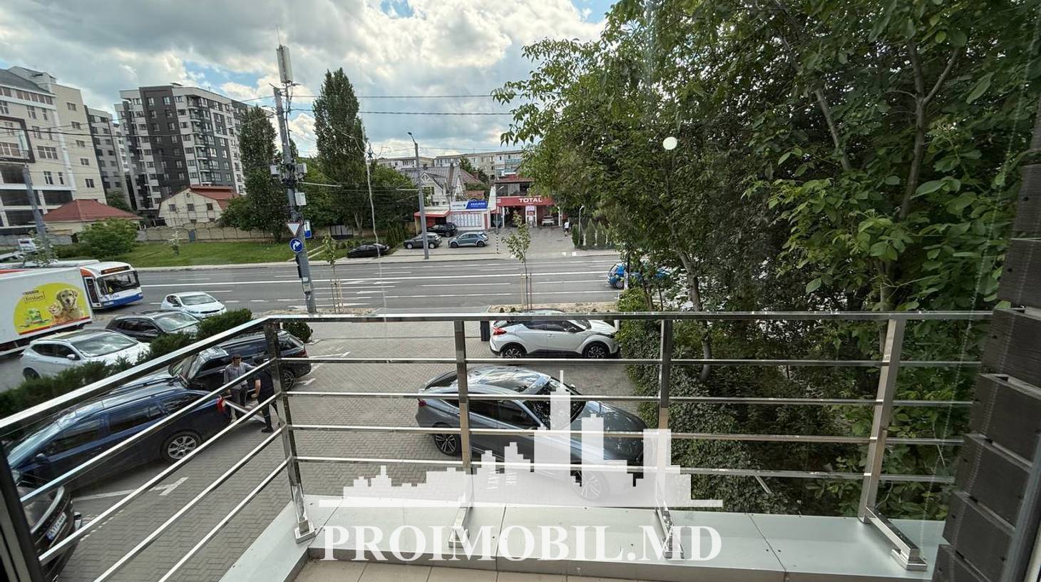 https://images.proimobil.md/CXWhCZVj8Y3iExm7vphZWibwgDzmR9sV7a5tYDEhlTU/watermark:0.75:so:0:30:0.39/resize:fill:1460:816:1/gravity:ce/bG9jYWw6Ly8vZXN0YXRlL2xyLzI3ZTAzN2E5LTQ0NjEtNGQ5Ny04MWZhLWNhMDU3NTRkZTlhOS5qcGVn