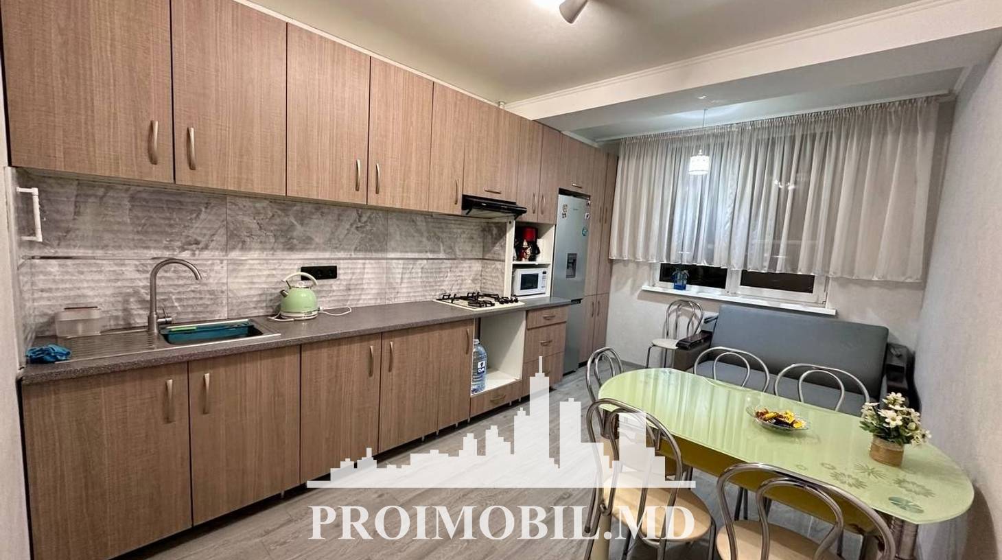 https://images.proimobil.md/CYRyxPExTHLubfO68Wt6I-V08sZjn2VCQMKA002JN7I/watermark:0.75:so:0:30:0.39/resize:fill:1460:816:1/gravity:ce/bG9jYWw6Ly8vZXN0YXRlL2xyLzVkYTQzOGZiLWRmMjAtNGI0Zi1hYTM0LTM3NTc0OWRlZmRiNS5qcGVn