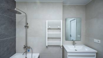 https://images.proimobil.md/CbMIUQfAbwDUO9P1mJUmw8oy5YR5nq2MK_n7CtHUGhs/resize:fill:350:198:1/gravity:ce/bG9jYWw6Ly8vZXN0YXRlL2xyL2NhNTg5OWMyLWMyODgtNGMzOC1iN2Q1LTU1NjdkZWJhOWNjYS5qcGVn