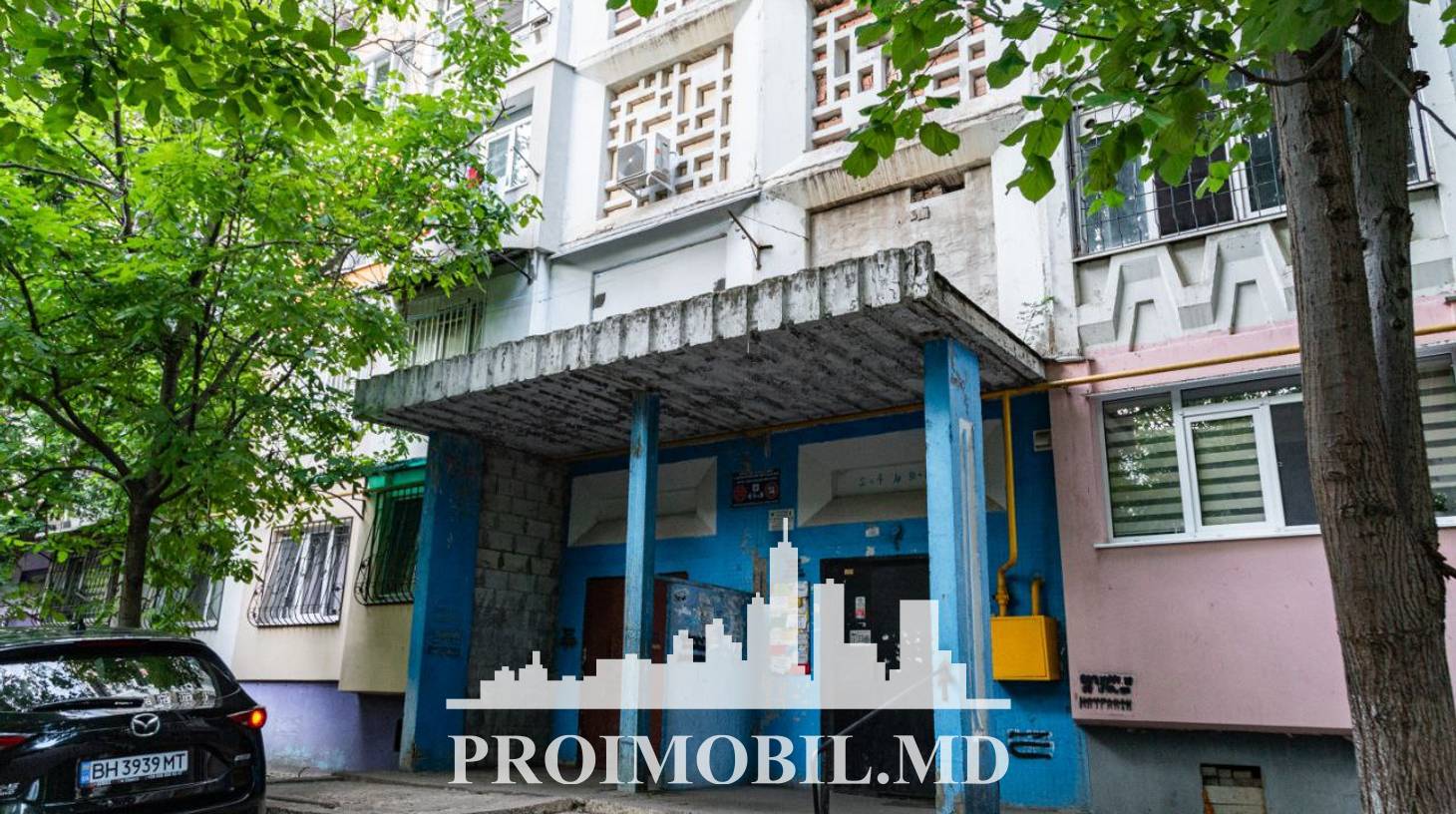 https://images.proimobil.md/CbpWAQ4XAktqYF9geqlqrt9p6j928ChqH6MPyJg8iFI/watermark:0.75:so:0:30:0.39/resize:fill:1460:816:1/gravity:ce/bG9jYWw6Ly8vZXN0YXRlL2xyLzg2NDlkZjI0LTNiZjMtNGM1MC05MDA1LWRmY2I4ZTEzODg3MS5qcGVn