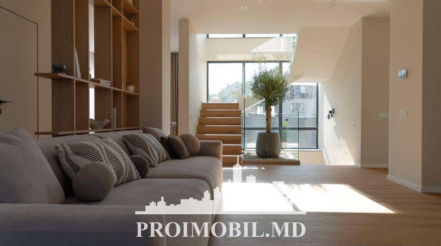 https://images.proimobil.md/CdgkW4MX_ktS1c_2X0fOpxarLvPQeoBgQbN2dzpEtrA/watermark:0.75:so:0:30:0.39/resize:fill:1460:816:1/gravity:ce/bG9jYWw6Ly8vZXN0YXRlL2xyL2VkYThjYmJiLTFjNjctNDA0Yy05ODEzLThiMGM0ZjlhN2EwZi5qcGVn