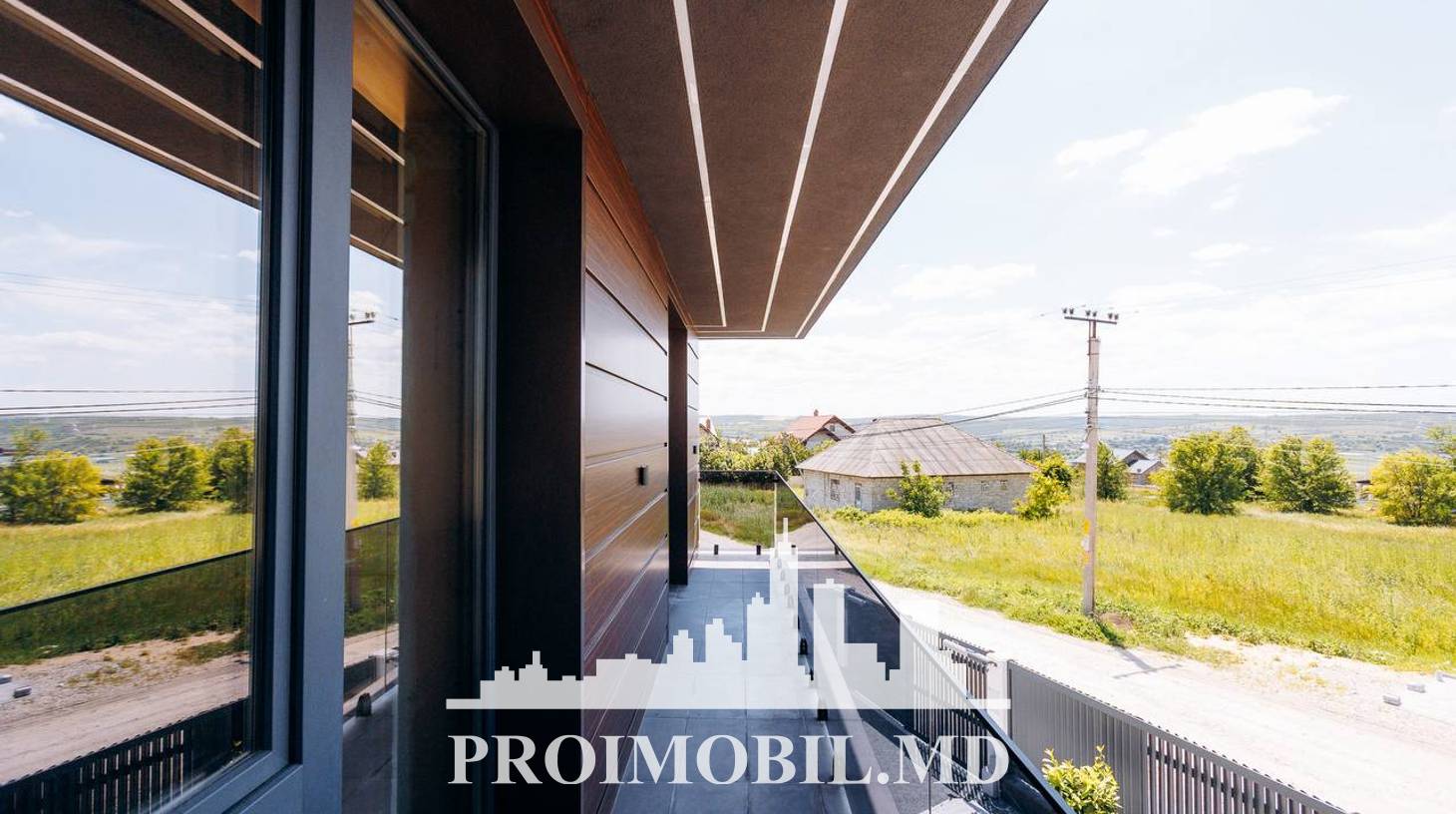https://images.proimobil.md/Ci8rRdWWIdveUgvzoSonKdtBf_PII8QiMju4x3DFWn4/watermark:0.75:so:0:30:0.39/resize:fill:1460:816:1/gravity:ce/bG9jYWw6Ly8vZXN0YXRlL2xyLzQ2OTRkMjY1LWQ1YjEtNDQ4Zi04ODI0LWM5MTg2OWIyYzc3Yi5qcGVn