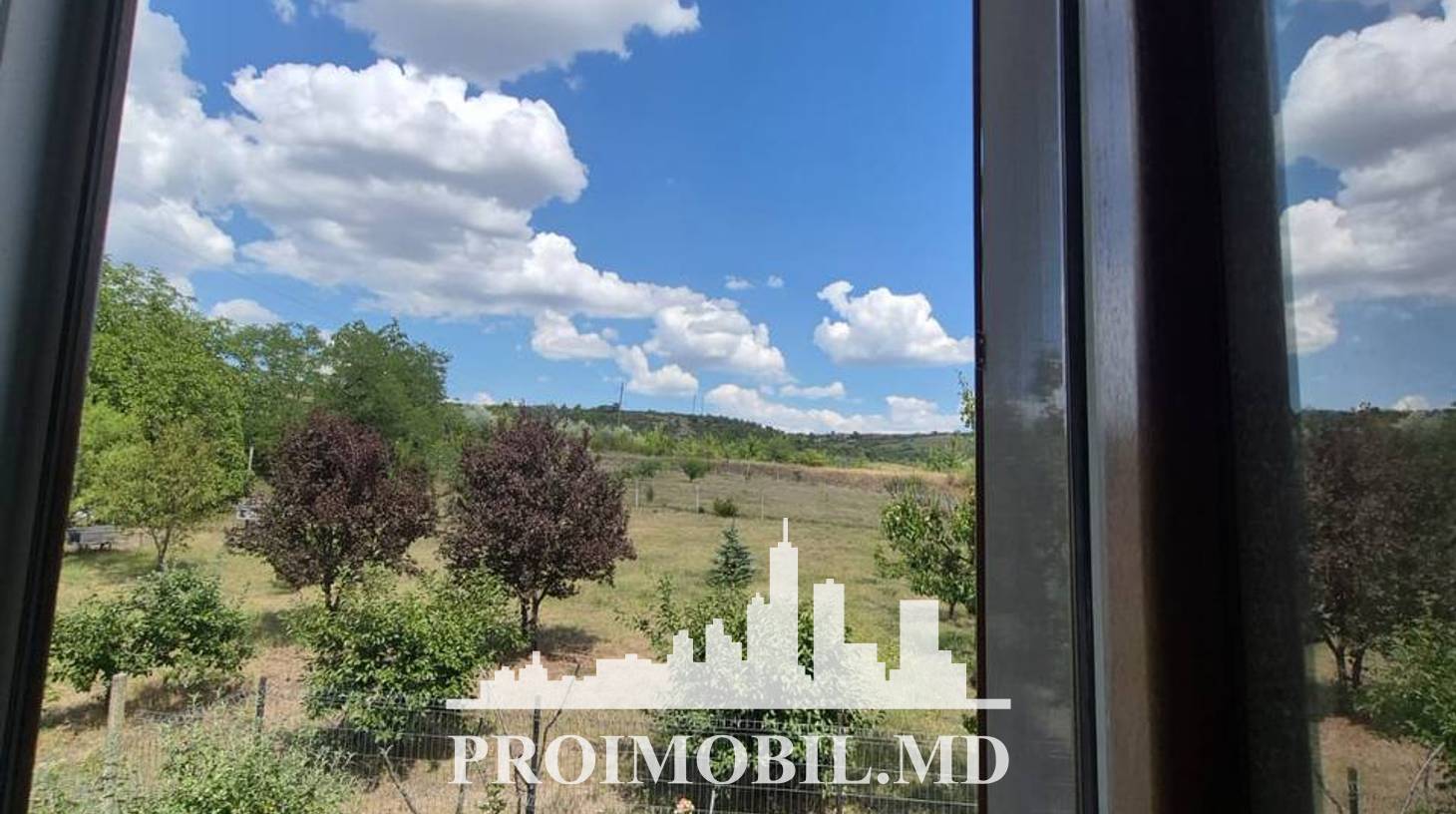 https://images.proimobil.md/CiJhnp739UW2nSqam3piYnx9Fq22FxEKIJBeBSnPwbE/watermark:0.75:so:0:30:0.39/resize:fill:1460:816:1/gravity:ce/bG9jYWw6Ly8vZXN0YXRlL2xyL2EzYzQyYWEzLTYyOGYtNGI1Ni1iYjNlLWQyZTlmYWY3NzQ3Yy5qcGVn
