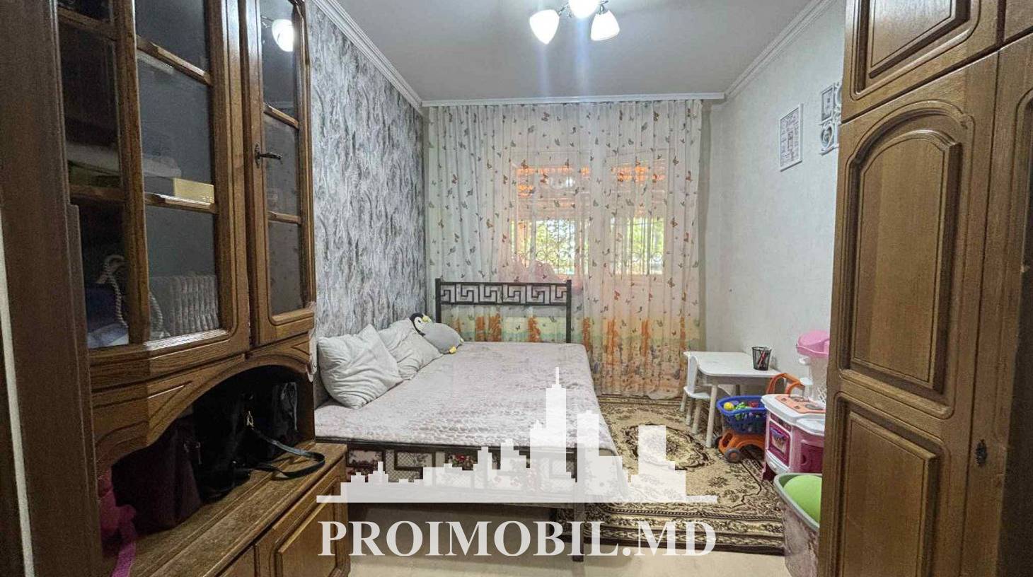 https://images.proimobil.md/Ciz0fGt7-AMve3FfoNrT1ejs01GIhrKrnNzJkXFDVjA/watermark:0.75:so:0:30:0.39/resize:fill:1460:816:1/gravity:ce/bG9jYWw6Ly8vZXN0YXRlL2xyL2YzYWEyMzMxLWFkZmMtNDRkMC1iYmNkLTFiYWQ3Y2VjZDY1Ny5qcGVn