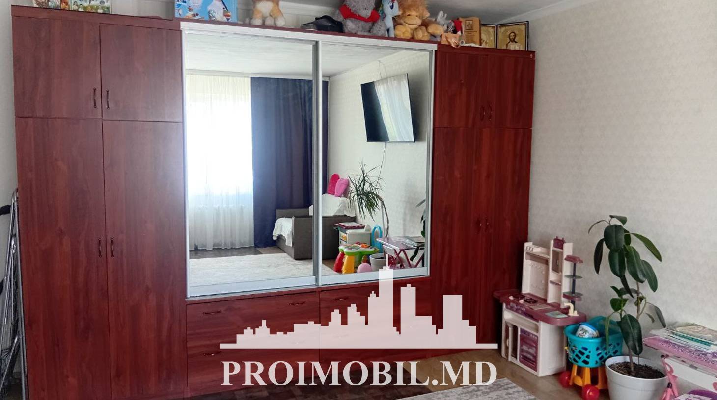 https://images.proimobil.md/CjIqiT0KEl9hkFezyAHSKpOcpqzv7Y7nqEdTVQN3RGE/watermark:0.75:so:0:30:0.39/resize:fill:1460:816:1/gravity:ce/bG9jYWw6Ly8vZXN0YXRlL2xyL2VmZjczMjAzLTA3ZmEtNDQ3MC05ZDQ1LTRiOWM3NWExZDIwYy5qcGVn