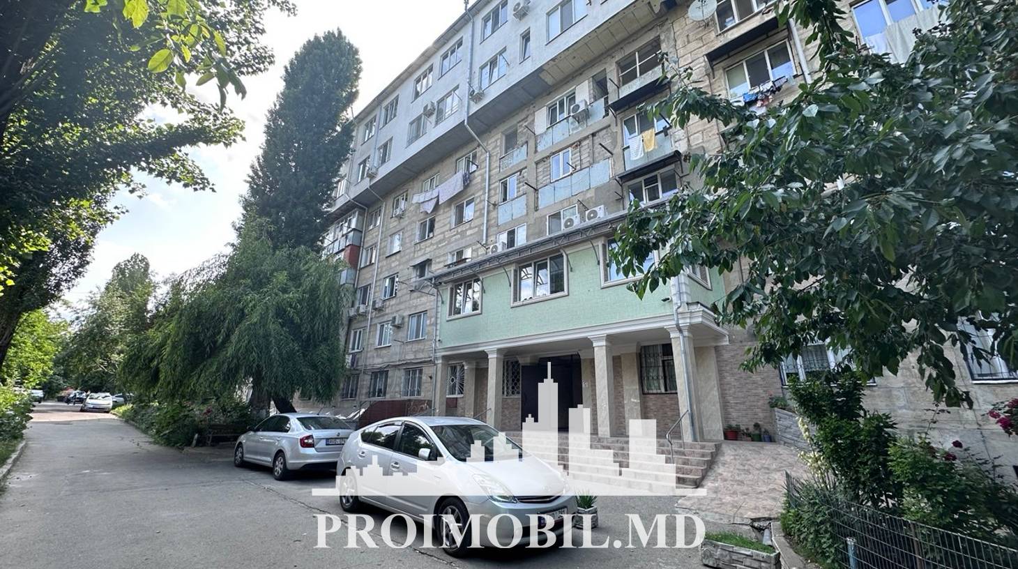 https://images.proimobil.md/Cl79XBklJMgc-SfV8cwoxPZzzVIRPFuWujYPex5BozA/watermark:0.75:so:0:30:0.39/resize:fill:1460:816:1/gravity:ce/bG9jYWw6Ly8vZXN0YXRlL2xyLzNiNDc0MTUwLWE0YWEtNGQxOS05ZTM3LWU0NGVjZjk4NDM2Mi5qcGVn
