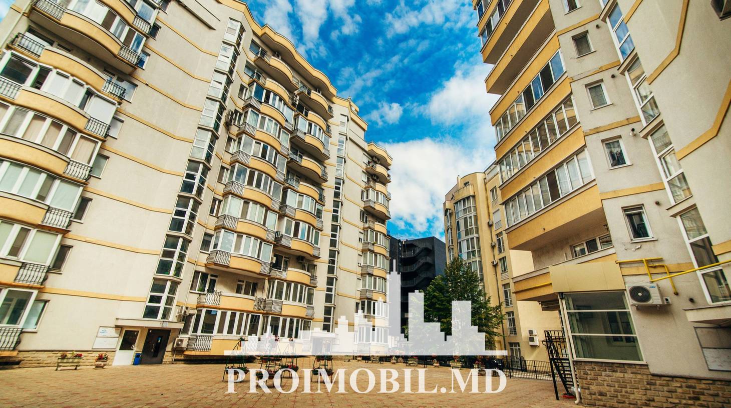 https://images.proimobil.md/CnikUCTHIo8XKACoq1O9GM-gtpMQ6Qvk_bnjdRsWxew/watermark:0.75:so:0:30:0.39/resize:fill:1460:816:1/gravity:ce/bG9jYWw6Ly8vZXN0YXRlL2xyLzFmYzhiYTAyLTVlYzgtNDYxOC05MTYwLTZmNjNjMGMxZWM0Ni5qcGVn