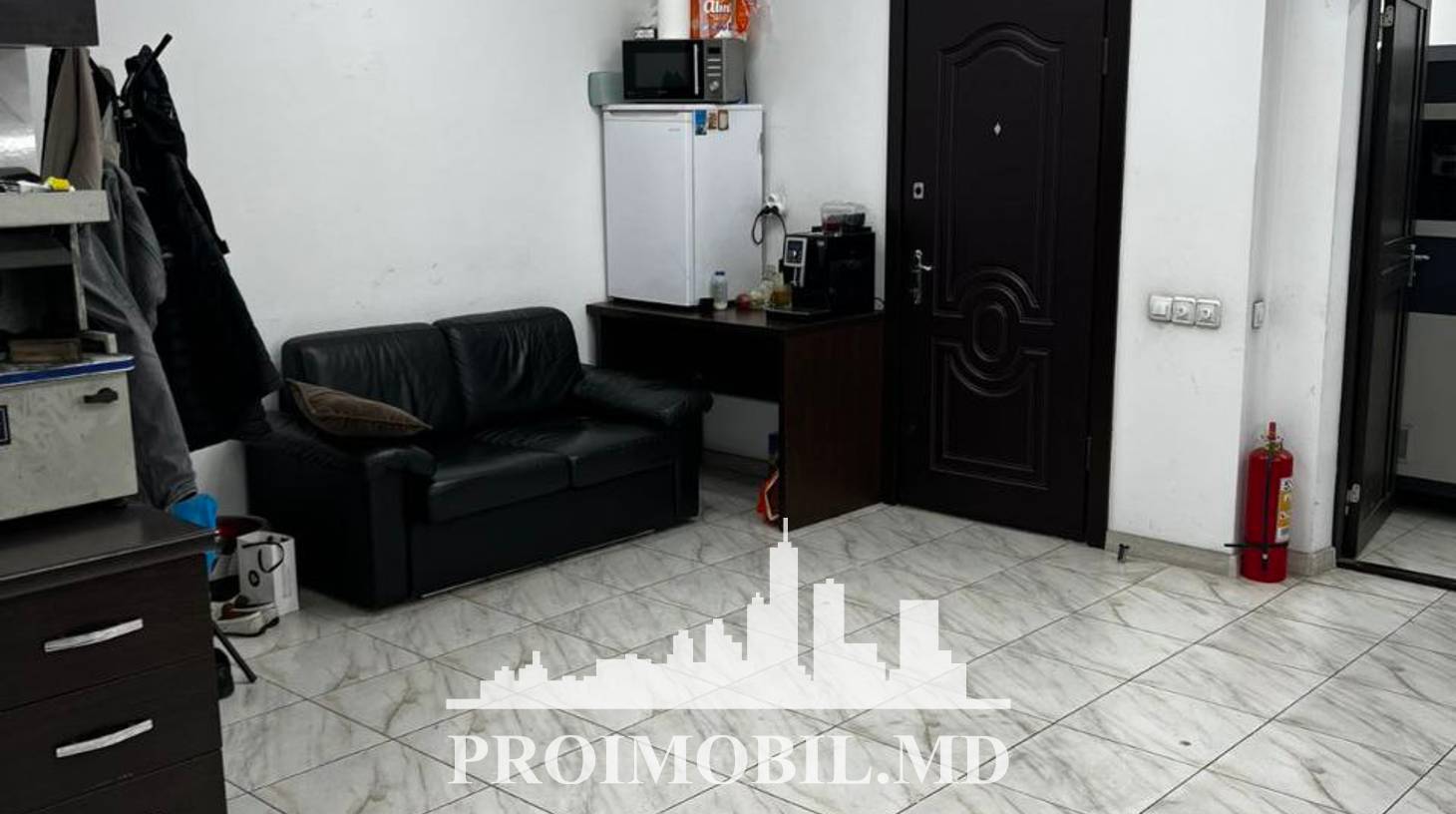 https://images.proimobil.md/Cqu5gYvqXFGG52llSJTc2vXix1yhXfWfr4-moB3AZSM/watermark:0.75:so:0:30:0.39/resize:fill:1460:816:1/gravity:ce/bG9jYWw6Ly8vZXN0YXRlL2xyLzBlMDlmMDI3LTAwMWQtNGYxMi1iZTkyLTAzOTFjM2UwZWU3Ny5qcGVn
