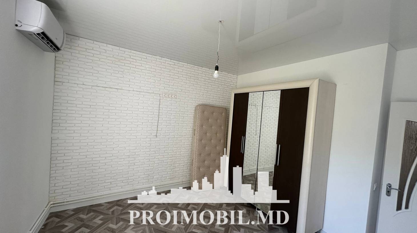 https://images.proimobil.md/CvvImnZIpKqO8-VDdJAkd3O39NMz23hz2ytJaqjqFj4/watermark:0.75:so:0:30:0.39/resize:fill:1460:816:1/gravity:ce/bG9jYWw6Ly8vZXN0YXRlL2xyL2FmMmI1NmI5LTNhNGYtNGQ1ZC1hMmJiLTMyMTYxMTQ0YjE1MS5qcGVn
