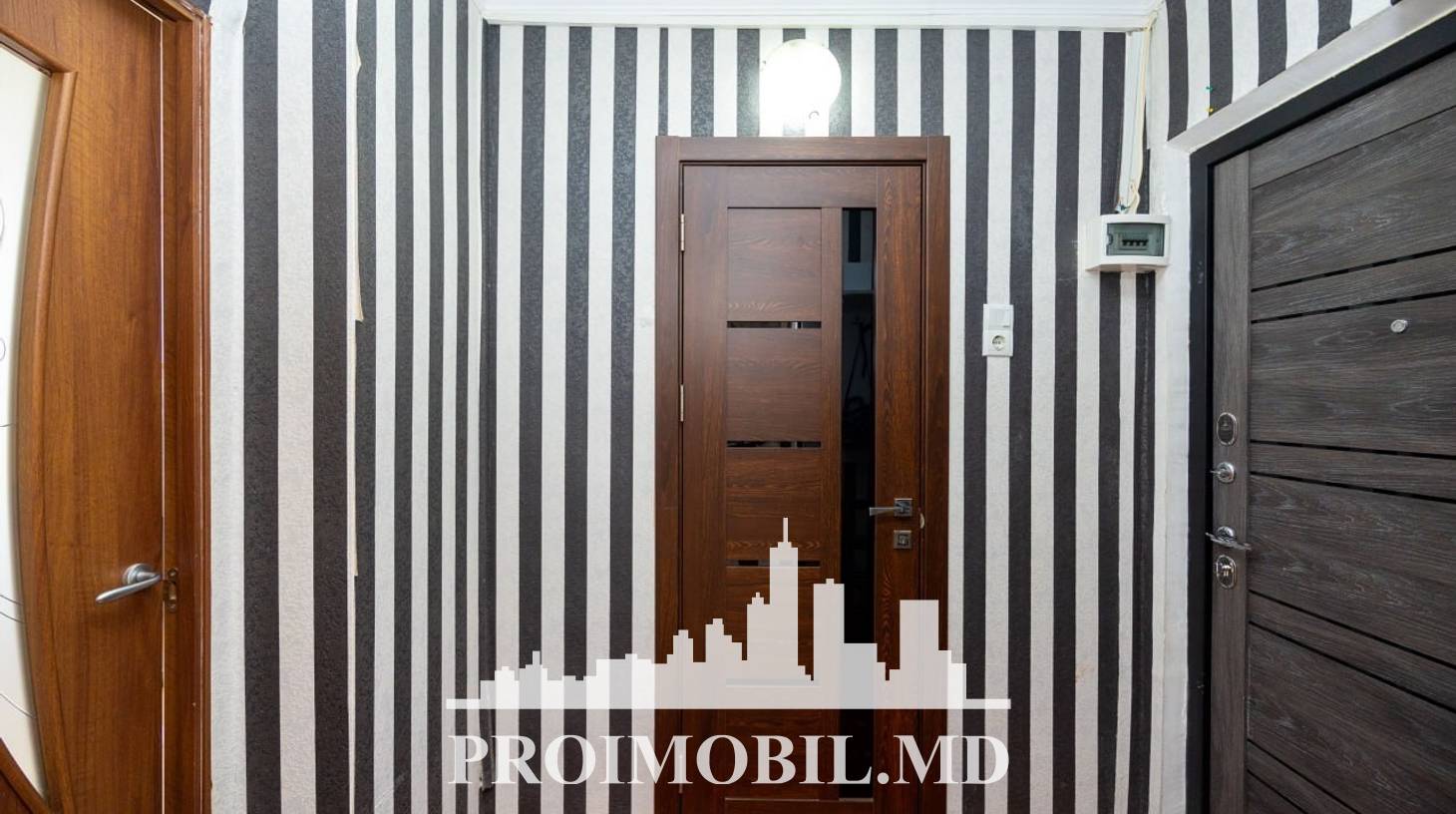 https://images.proimobil.md/CwP2Pwy1JB5vFyk_V39ZmezmCvUfLkuKsE1jP27cu3U/watermark:0.75:so:0:30:0.39/resize:fill:1460:816:1/gravity:ce/bG9jYWw6Ly8vZXN0YXRlL2xyL2U4NDNkZTk3LWQyYjQtNDA0Ni05YzA3LTkxNzJhZmMwZWRjZS5qcGVn