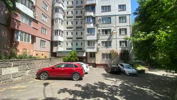 https://images.proimobil.md/CzvnWISMFxnoNxGlRDy9cWd8h7t2yR66N7uQSb_q4rU/resize:fill:350:198:1/gravity:ce/bG9jYWw6Ly8vZXN0YXRlL2xyL2U1ZWIyYzQyLTI2ODgtNGQ0OC1iNmJmLTRlYzA4MzEwYTRiNC5qcGVn