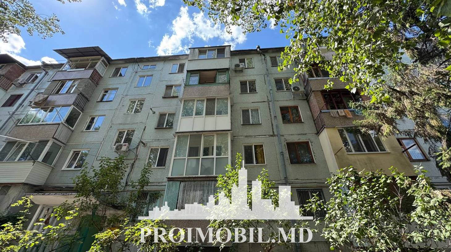 https://images.proimobil.md/D-loNJbiBDvoq7xrMhQqoKzKyWnKM9qZVJJkMyy-0UA/watermark:0.75:so:0:30:0.39/resize:fill:1460:816:1/gravity:ce/bG9jYWw6Ly8vZXN0YXRlL2xyL2UwYzM5OTZlLTk1ZjYtNDdkMi04NjJiLWZjMWE5ODQ1NjFiMS5qcGVn