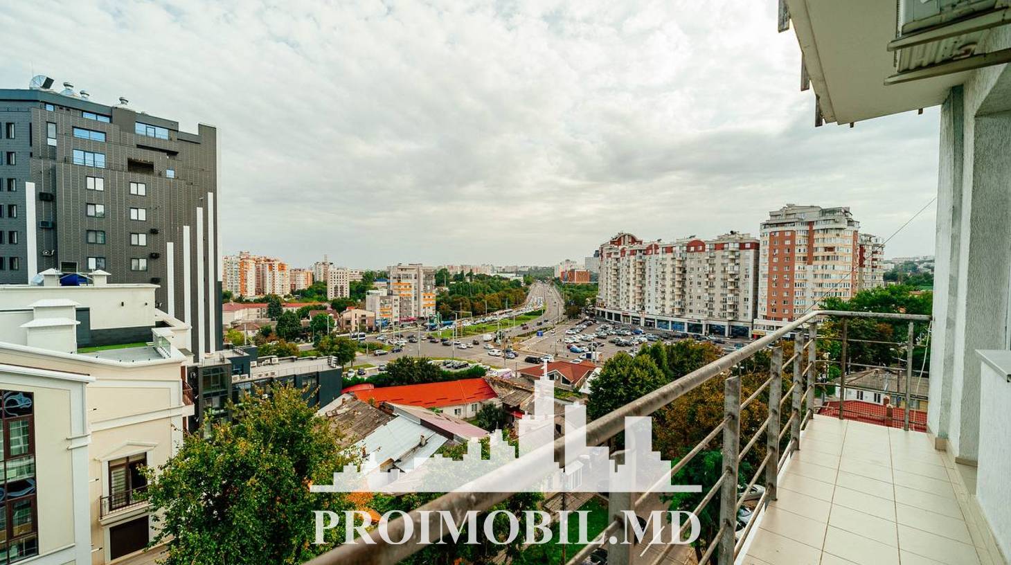 https://images.proimobil.md/D4h1-f2cFNqmzVyMdQwfx0TBmR93lLdjS2G1OEqXqk0/watermark:0.75:so:0:30:0.39/resize:fill:1460:816:1/gravity:ce/bG9jYWw6Ly8vZXN0YXRlL2xyLzMwNDRmMjMyLTVkNWYtNDEyOC1iZjdlLTg3YmEyZTY4MmI5Yi5qcGVn