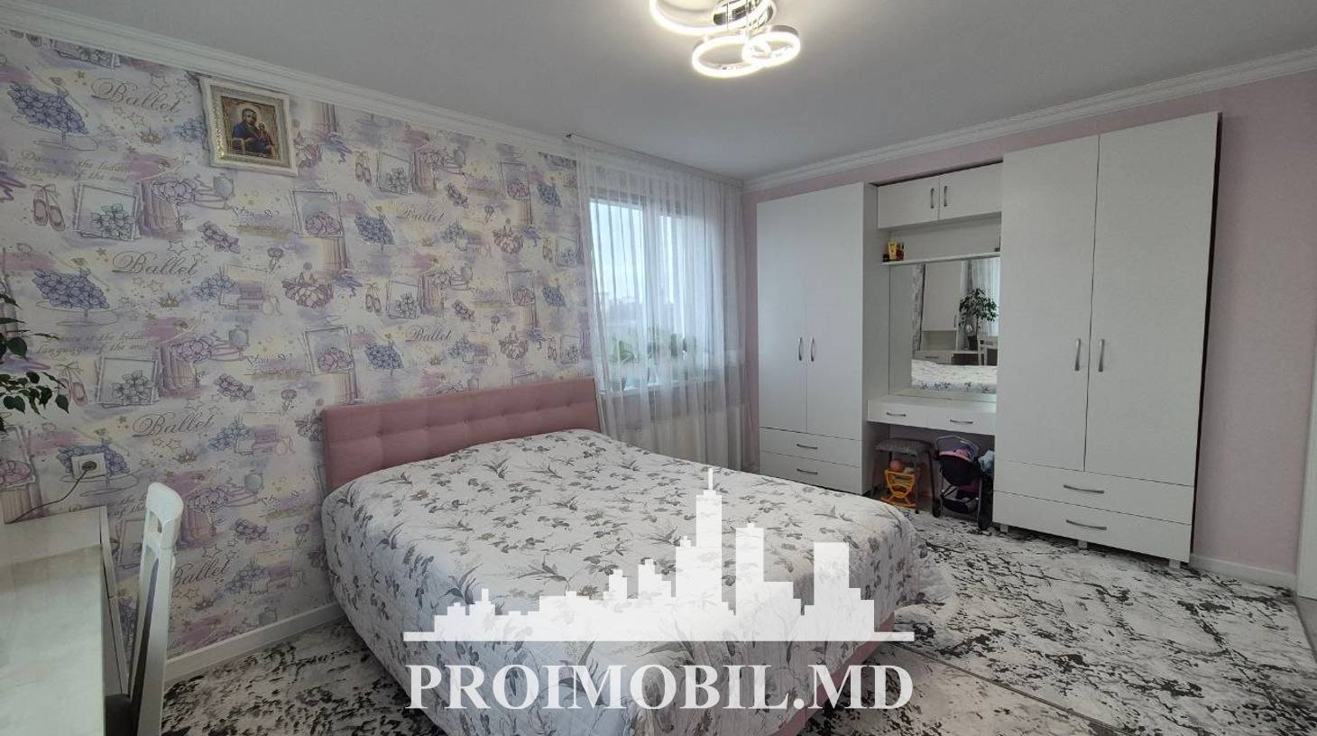 https://images.proimobil.md/D581Jtg6Uzjc8lEHdy9iaU4LThHsl6eoew-mOrCtfyA/watermark:0.75:so:0:30:0.39/resize:fill:1460:816:1/gravity:ce/bG9jYWw6Ly8vZXN0YXRlL2xyL2YzNjI1NzgxLTZjYWQtNGQwMi05MzIzLTNiMTdmMzI1NjllYi5qcGVn