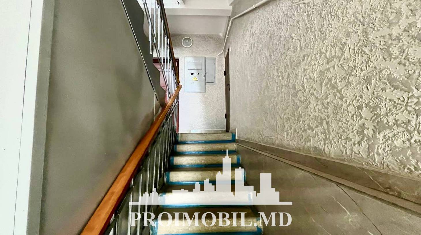 https://images.proimobil.md/D6qqS-qUYxPReojX3jhFa25XiwNuLGkMRWsTpZc5J8o/watermark:0.75:so:0:30:0.39/resize:fill:1460:816:1/gravity:ce/bG9jYWw6Ly8vZXN0YXRlL2xyL2U3MDE2MjExLTU4OWQtNDhhOS04MTI4LTJlZGZiN2RiYTMwZi5qcGVn