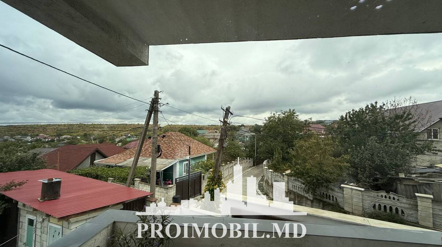 https://images.proimobil.md/D6vXbOm_Df6w1Aj4Vv45dMNIclOCG2VwS3ogUeT7u7w/watermark:0.75:so:0:30:0.39/resize:fill:1460:816:1/gravity:ce/bG9jYWw6Ly8vZXN0YXRlL2xyL2YwMWU1MmY0LTVmN2MtNDFhOS05M2Y5LWZhMWNlZmQ0YTUyMC5qcGVn