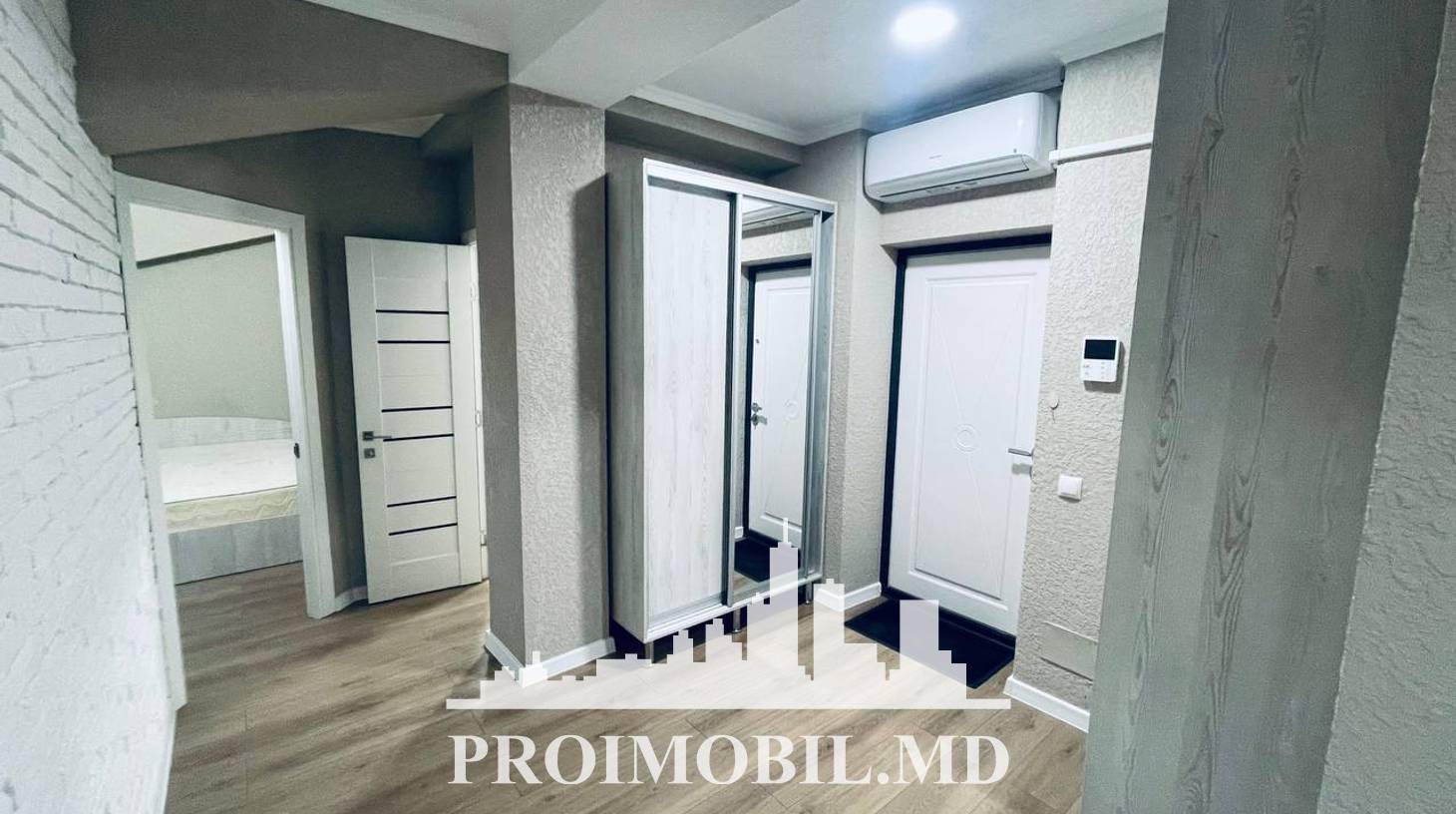 https://images.proimobil.md/D7DflTQdIxHBhpbOWIkjnPinaTAesNJX-7szaBGWaPM/watermark:0.75:so:0:30:0.39/resize:fill:1460:816:1/gravity:ce/bG9jYWw6Ly8vZXN0YXRlL2xyLzUzZDA5MjczLTllZDYtNGIyMC1iZDUwLWM4OTcxY2Q3NmM5Mi5qcGVn