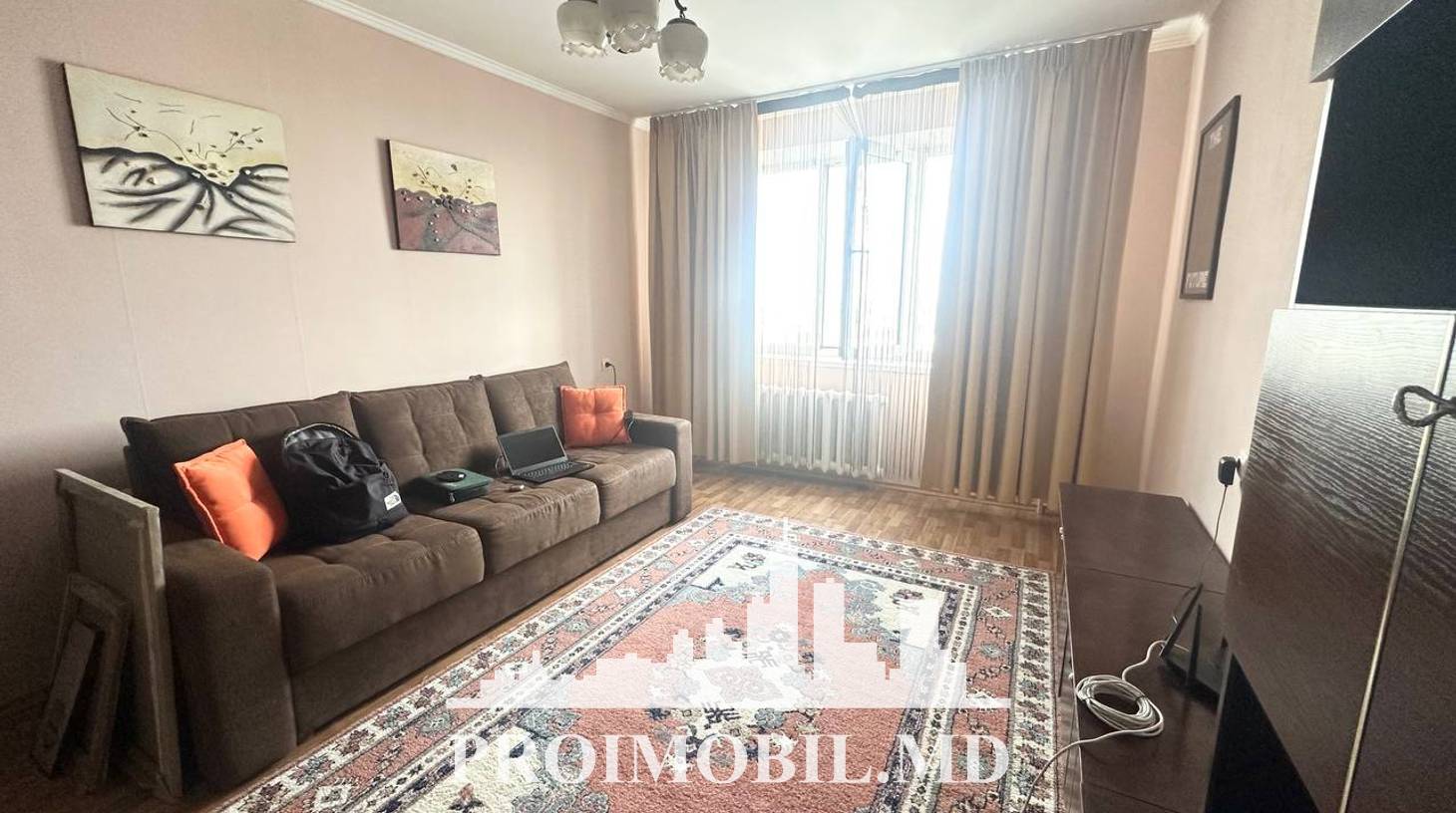 https://images.proimobil.md/D9jOJvs3N1iWKvEfJvL0-CL-AtySxgd61tLAD6kzQrw/watermark:0.75:so:0:30:0.39/resize:fill:1460:816:1/gravity:ce/bG9jYWw6Ly8vZXN0YXRlL2xyLzgyYWY4NmY5LTM2MGQtNDExOC05OGU5LWVjNzY1NjYwNzRlNS5qcGVn