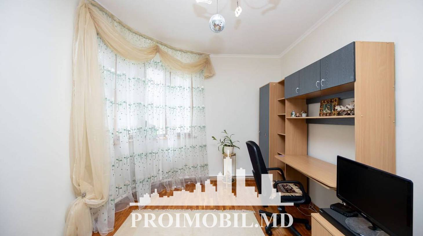 https://images.proimobil.md/DEXwLUjOwz0Dq6r6j-GLZXS-cuG4LxcHfGl-GG8WKQo/watermark:0.75:so:0:30:0.39/resize:fill:1460:816:1/gravity:ce/bG9jYWw6Ly8vZXN0YXRlL2xyLzY5YWY0OTI3LTc4ZGEtNGYxZS1hOGRiLWIxNDc3NzM3ZTQxZC5qcGVn
