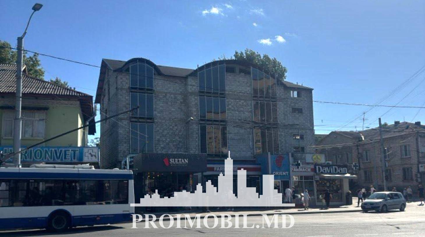 https://images.proimobil.md/DF5yYS1_DCOJCszbZyn7CSVfpAoAqNarQp8jI6QC2KM/watermark:0.75:so:0:30:0.39/resize:fill:1460:816:1/gravity:ce/bG9jYWw6Ly8vZXN0YXRlL2xyLzdlZjE3MWY1LTI5M2EtNDA3NC1iYzU5LWNlZTE2NGQ2NGI3NC5qcGVn
