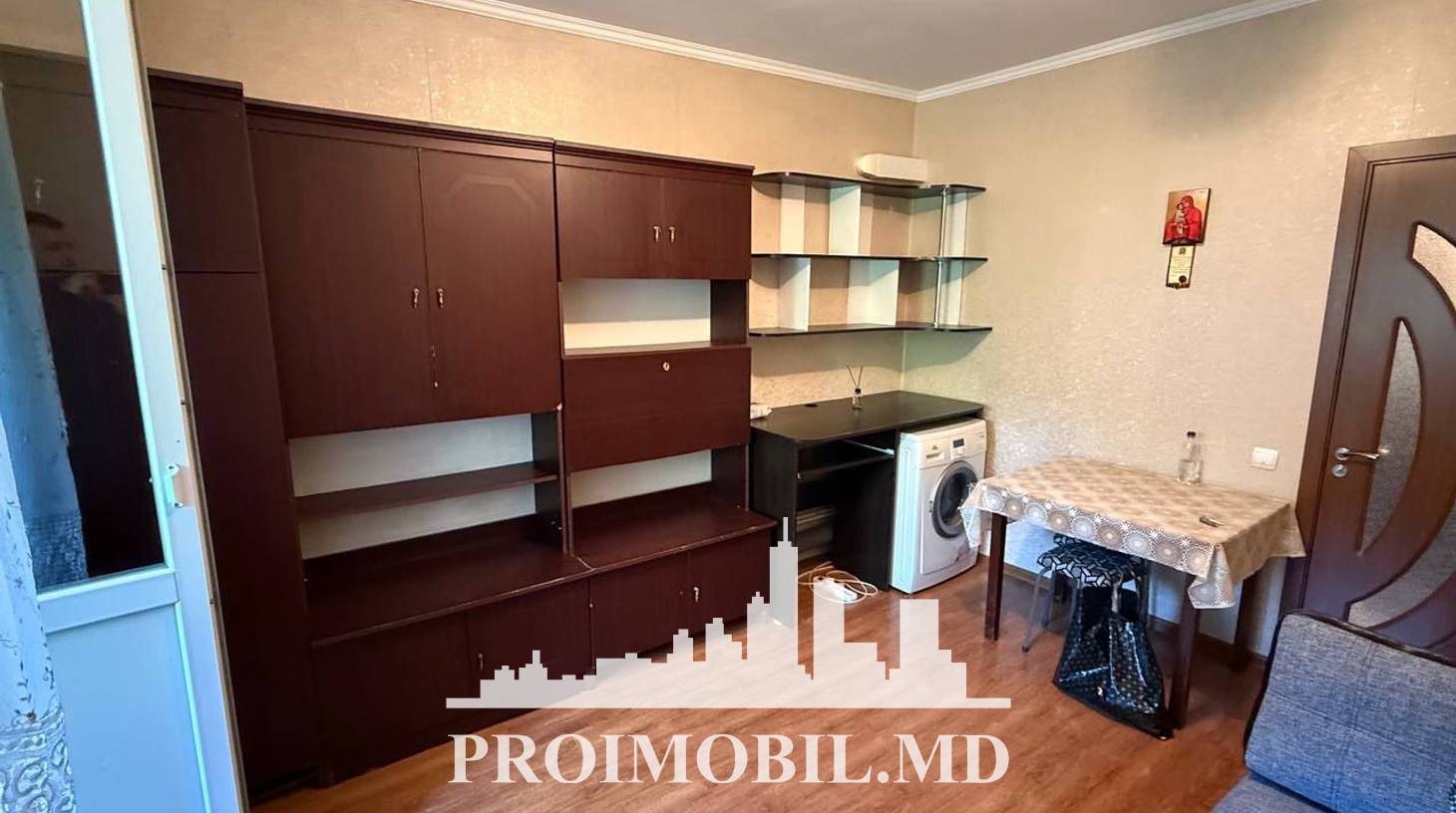 https://images.proimobil.md/DJPnZNg2i0n9K1Yg-A40c072xVxV4yP25nH1w2UYzZI/watermark:0.75:so:0:30:0.39/resize:fill:1460:816:1/gravity:ce/bG9jYWw6Ly8vZXN0YXRlL2xyL2VjZmFkOTA2LWJlMjUtNGJiOC1iMmIyLTYxMjY4Yzc5OTdhNS5qcGVn