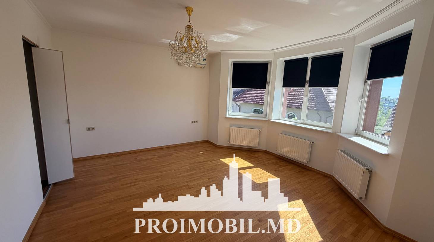 https://images.proimobil.md/DPedUhE1BL8PM8RWoUr9ZaX8M_kltt49xJ5Ab9NK2_g/watermark:0.75:so:0:30:0.39/resize:fill:1460:816:1/gravity:ce/bG9jYWw6Ly8vZXN0YXRlL2xyLzliYjUyYWM3LTcyNWYtNDlmYi04MmYzLTc0ZTZkZGU2NDhhNi5qcGVn