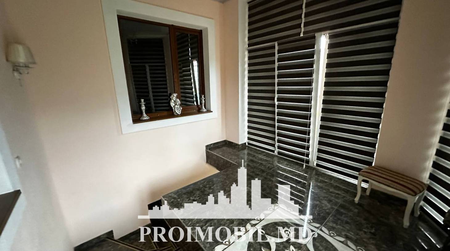 https://images.proimobil.md/DR-BBEash9gwLCyvCbtQI1rF-roQLOD-QGeP9GyHdrw/watermark:0.75:so:0:30:0.39/resize:fill:1460:816:1/gravity:ce/bG9jYWw6Ly8vZXN0YXRlL2xyL2NjZTNmZTUyLTMxMzMtNDJhMC04NmVmLWJkN2Q2ZGI1NTE1MC5qcGVn