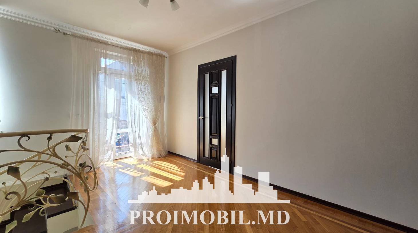https://images.proimobil.md/DWbNeyRsK5WSc5rnzUolEDnrw7bV0Iu_0KFl3y0kC90/watermark:0.75:so:0:30:0.39/resize:fill:1460:816:1/gravity:ce/bG9jYWw6Ly8vZXN0YXRlL2xyL2Q2ZDA1ZGYzLWU1MDctNDY3Yi04MjM2LTI1ZjI3MjJiZDZhZi5qcGVn