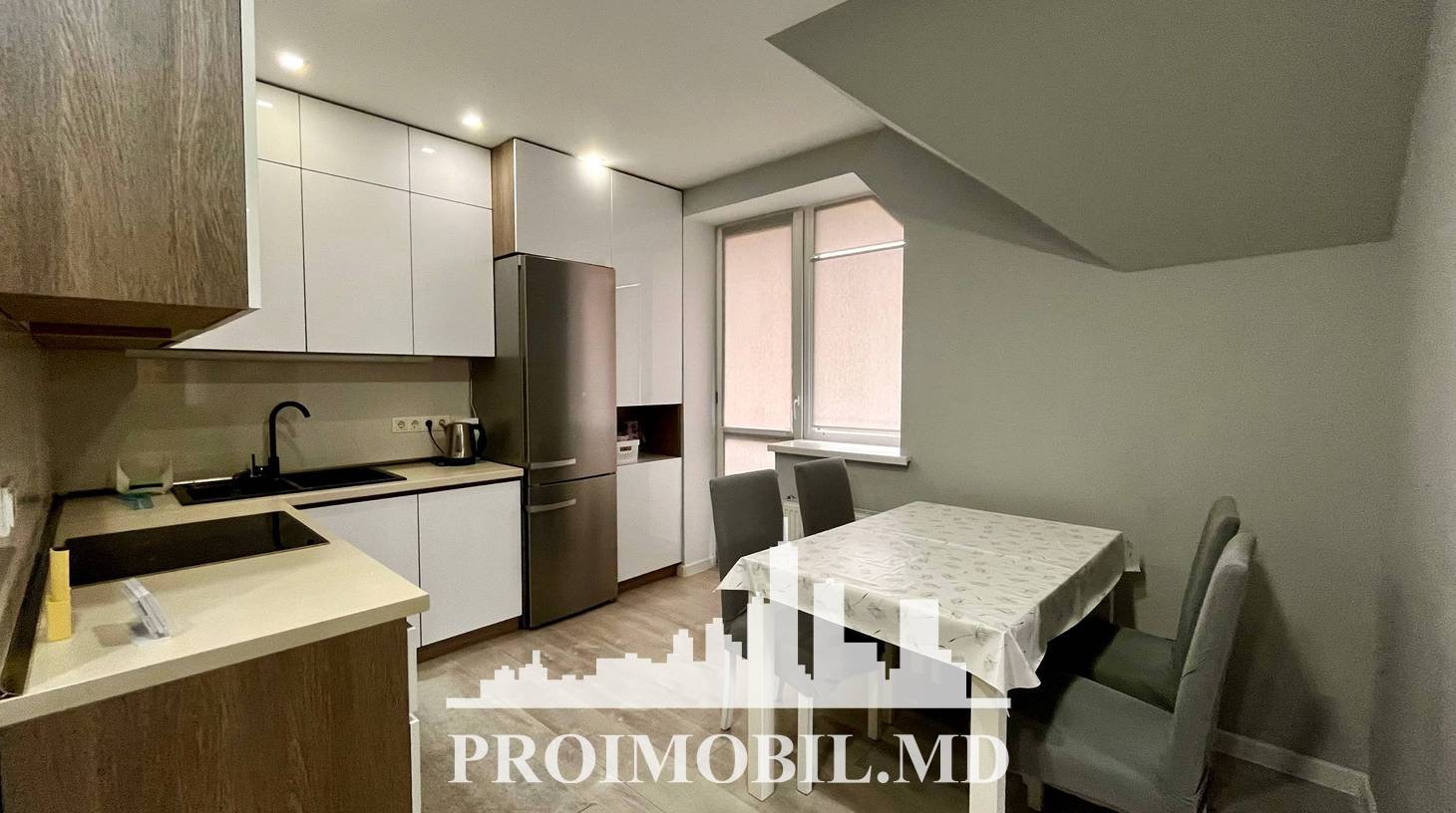 https://images.proimobil.md/DYRhdZfU5tGUR4Ka5sUa0_4BJrHYInKBLIGxrWs97gU/watermark:0.75:so:0:30:0.39/resize:fill:1460:816:1/gravity:ce/bG9jYWw6Ly8vZXN0YXRlL2xyLzNjOTkyZGFjLTRhMzgtNDc0Ni05M2Q3LTlkZTQzMzgyYzM3Ni5qcGVn
