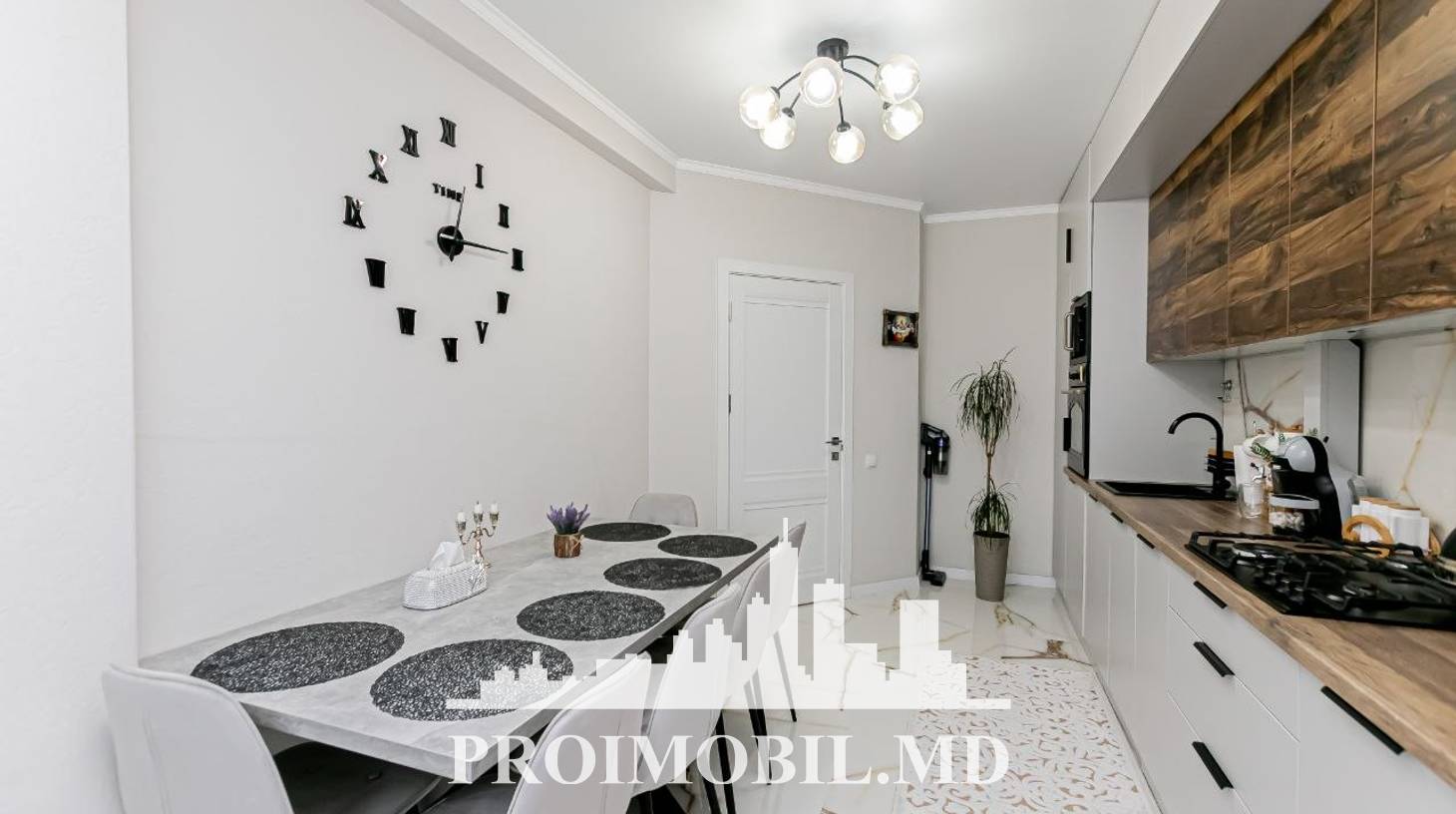 https://images.proimobil.md/DbV5Wa7Be1H8euc5vVSBH7gHdZtWpxZ2-ZBajlVQYs0/watermark:0.75:so:0:30:0.39/resize:fill:1460:816:1/gravity:ce/bG9jYWw6Ly8vZXN0YXRlL2xyL2E4Njg1MWZkLWVlN2YtNDljNi05OTZlLWRhOTEzOTFlOWQ3Zi5qcGVn