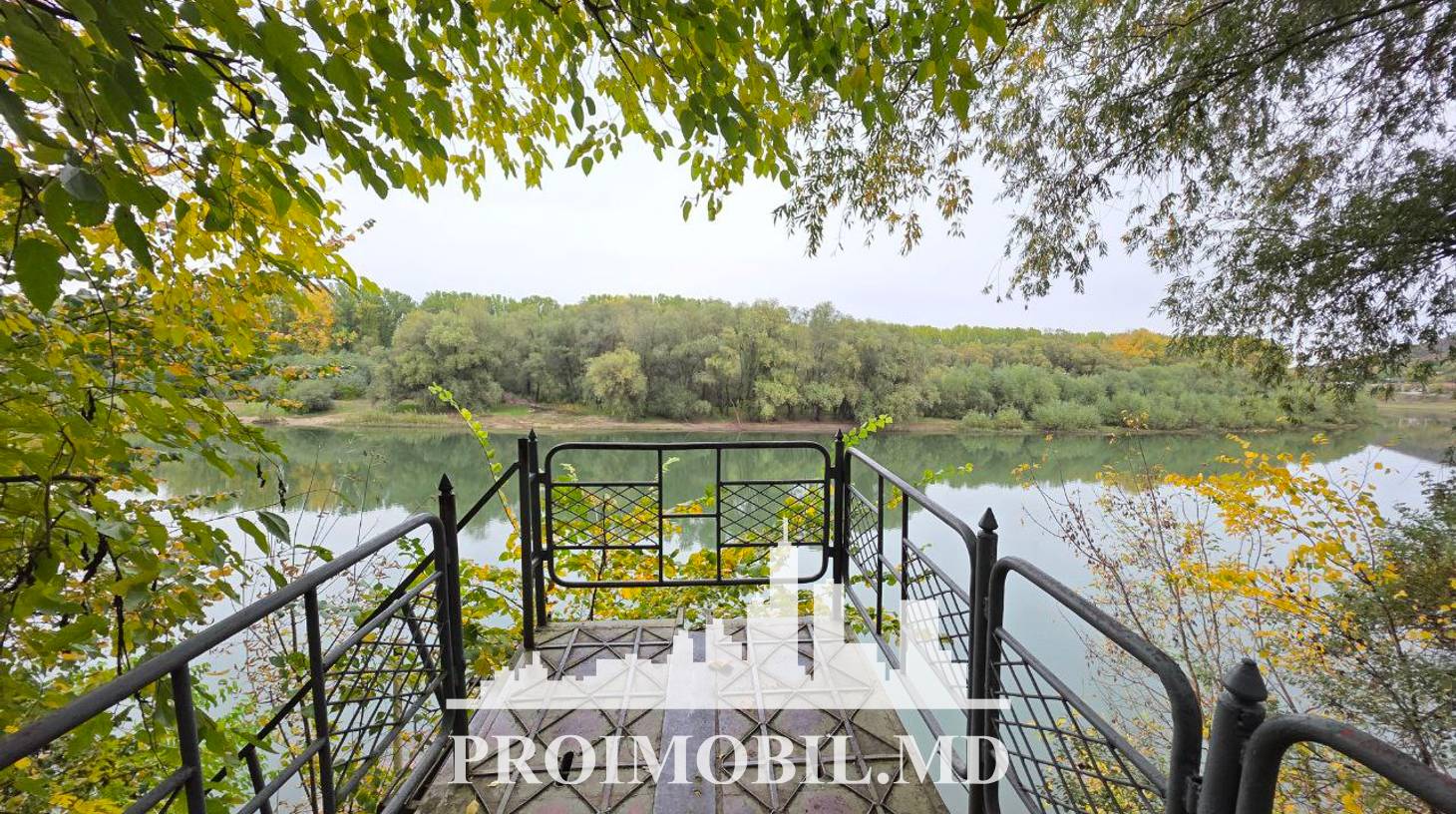 https://images.proimobil.md/DesU3ar2KoakyZkVovzFZ6MSuZgz39rXM82AsrSUoLI/watermark:0.75:so:0:30:0.39/resize:fill:1460:816:1/gravity:ce/bG9jYWw6Ly8vZXN0YXRlL2xyLzdlZjRmMTU4LTRiZDgtNGM3ZS04NDFkLWRkZjA0ZmVhMTI2Yy5qcGVn