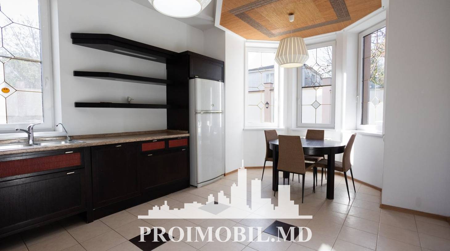 https://images.proimobil.md/Dg7XWO-g1pDuuqU7euhb504URT0gMiw3sL3MYmwiNbQ/watermark:0.75:so:0:30:0.39/resize:fill:1460:816:1/gravity:ce/bG9jYWw6Ly8vZXN0YXRlL2xyL2M4MDU3NTQ5LTcxNzktNDFiNC1hMzQxLTFlMWM3NzU5NDEzMy5qcGVn