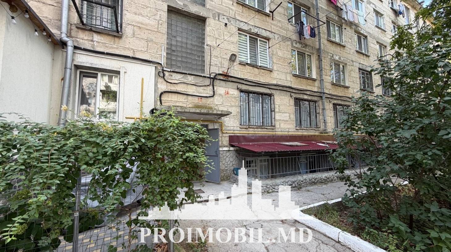https://images.proimobil.md/DgLdaS_NHbvArPSxTUd5pTTS8_VUKgem9ZwG_3YA3P0/watermark:0.75:so:0:30:0.39/resize:fill:1460:816:1/gravity:ce/bG9jYWw6Ly8vZXN0YXRlL2xyLzRiNzk1ZDc5LWE3YTEtNGIwOC05MmZlLTcyM2M0MmUxNTJkYi5qcGVn